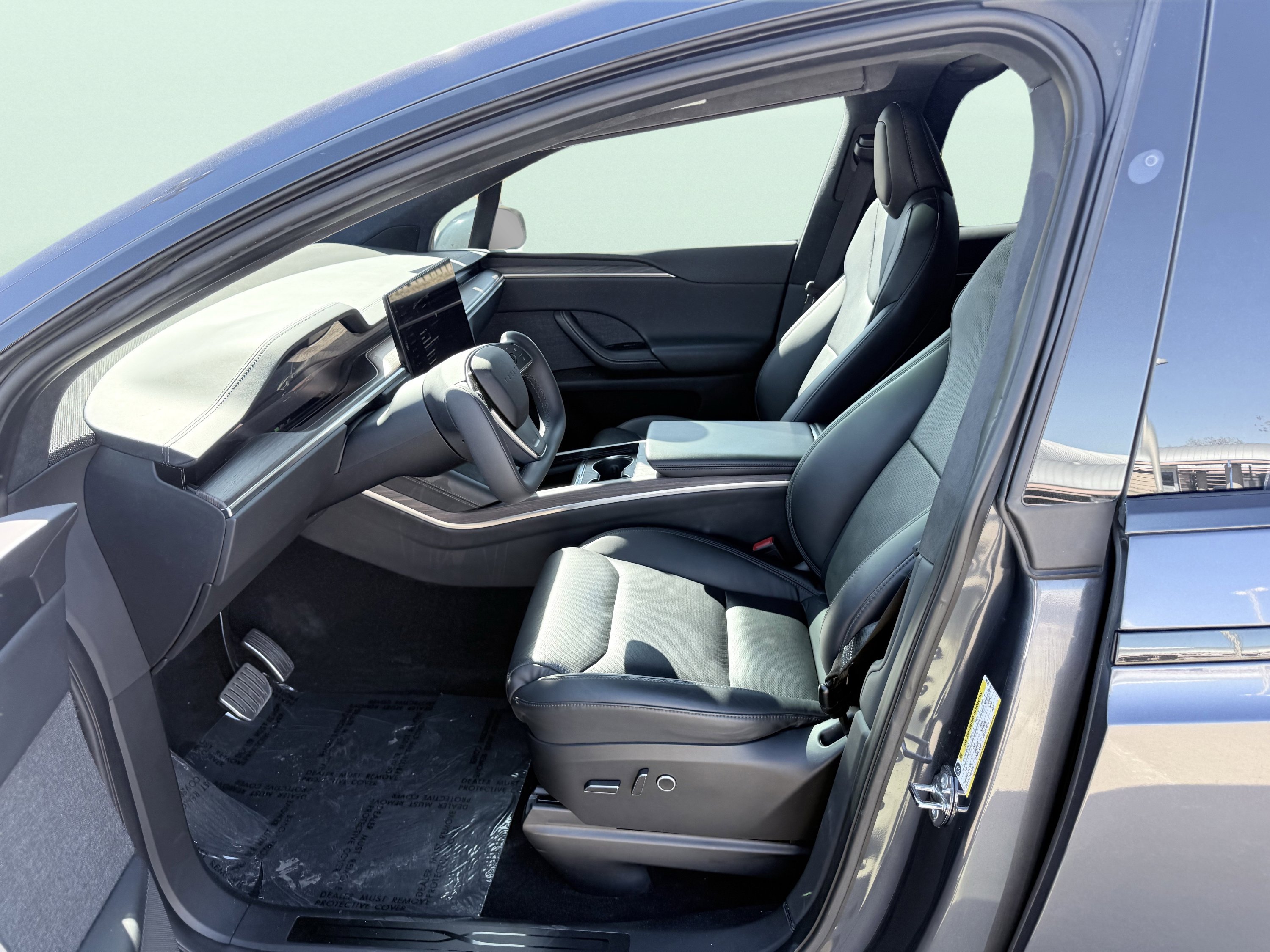 Used 2023 Tesla Model X image 24