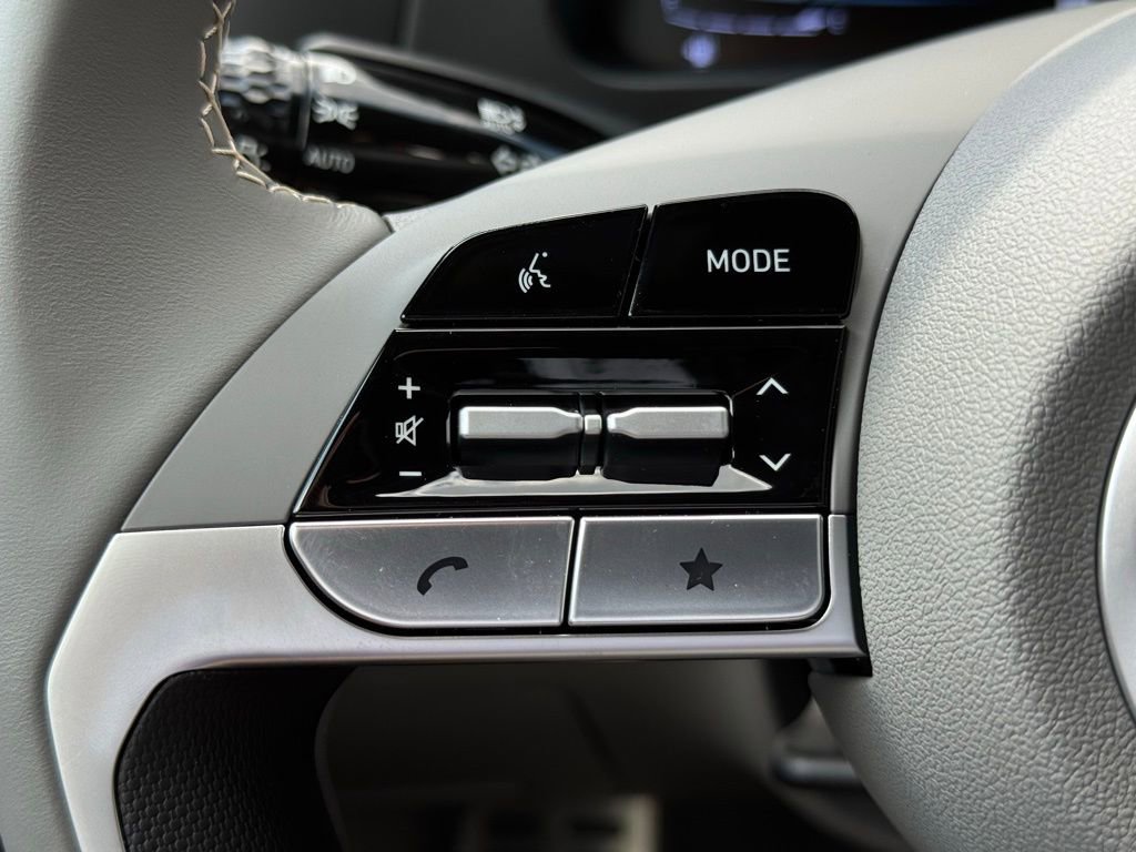 Used 2025 Hyundai Elantra Sport image 21