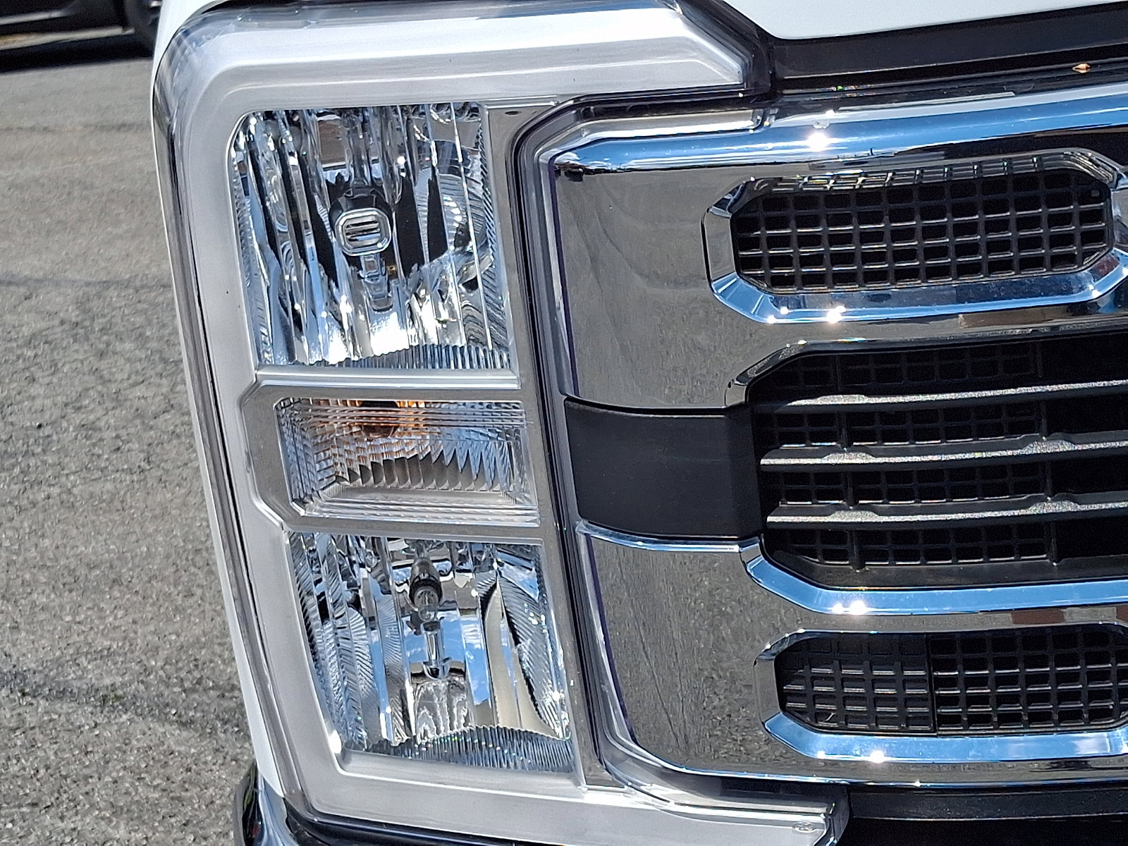 Used 2025 Ford F250 XLT w/ Snow Plow Prep Package AWD/4WD image 9