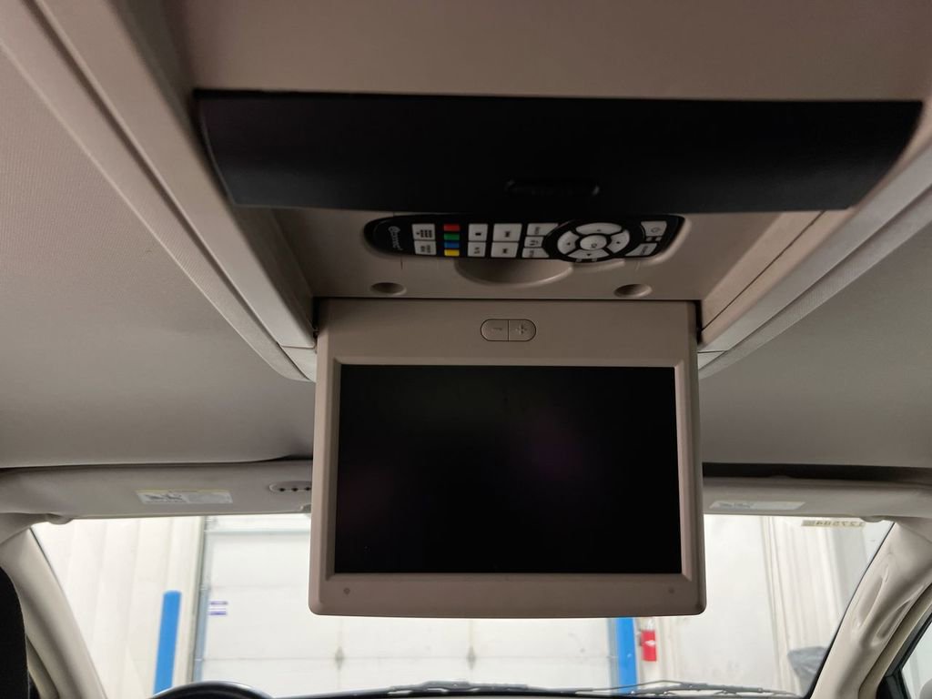 Used 2014 Chrysler Town & Country Touring FWD image 24