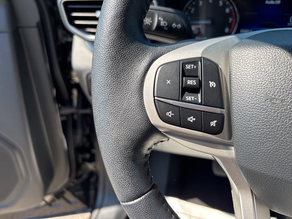 Used 2023 Ford Explorer XLT w/ Equipment Group 202A AWD/4WD image 19