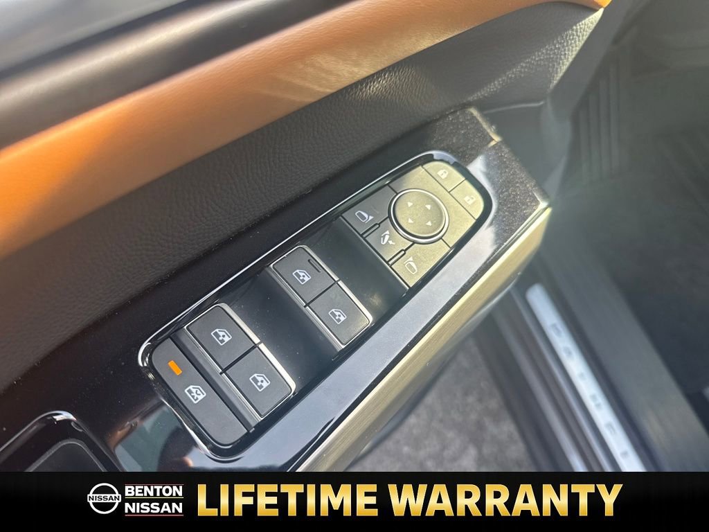 Certified 2025 Nissan Pathfinder Platinum w/ Black Appearance Package image 13