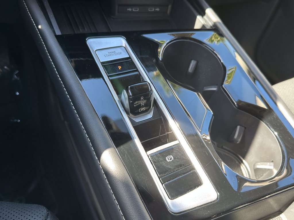 Used 2025 Volkswagen Atlas SE FWD image 31