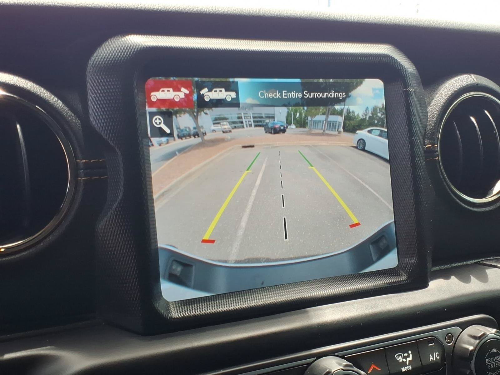Used 2021 Jeep Gladiator Overland AWD/4WD image 4
