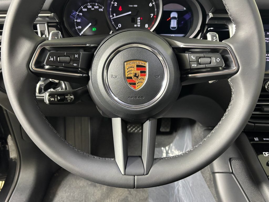 Certified 2026 Porsche Macan AWD/4WD image 23