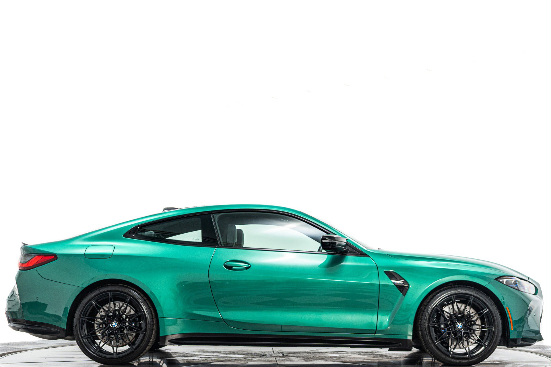 Used 2021 BMW M4 Coupe w/ Executive Package image 2