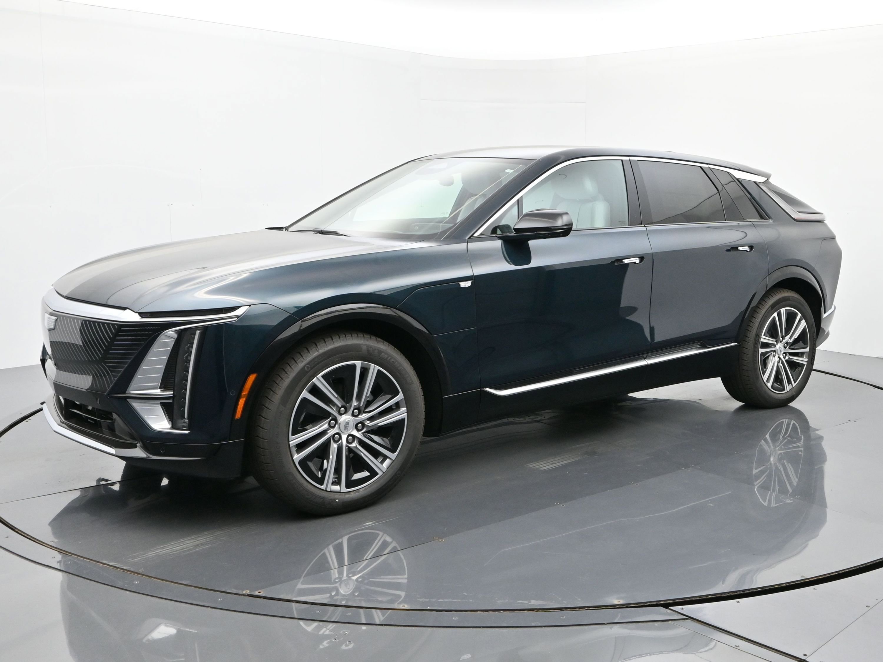 New 2026 Cadillac Lyriq Luxury image 1