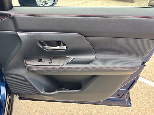 Used 2025 Nissan Kicks SR AWD/4WD image 13