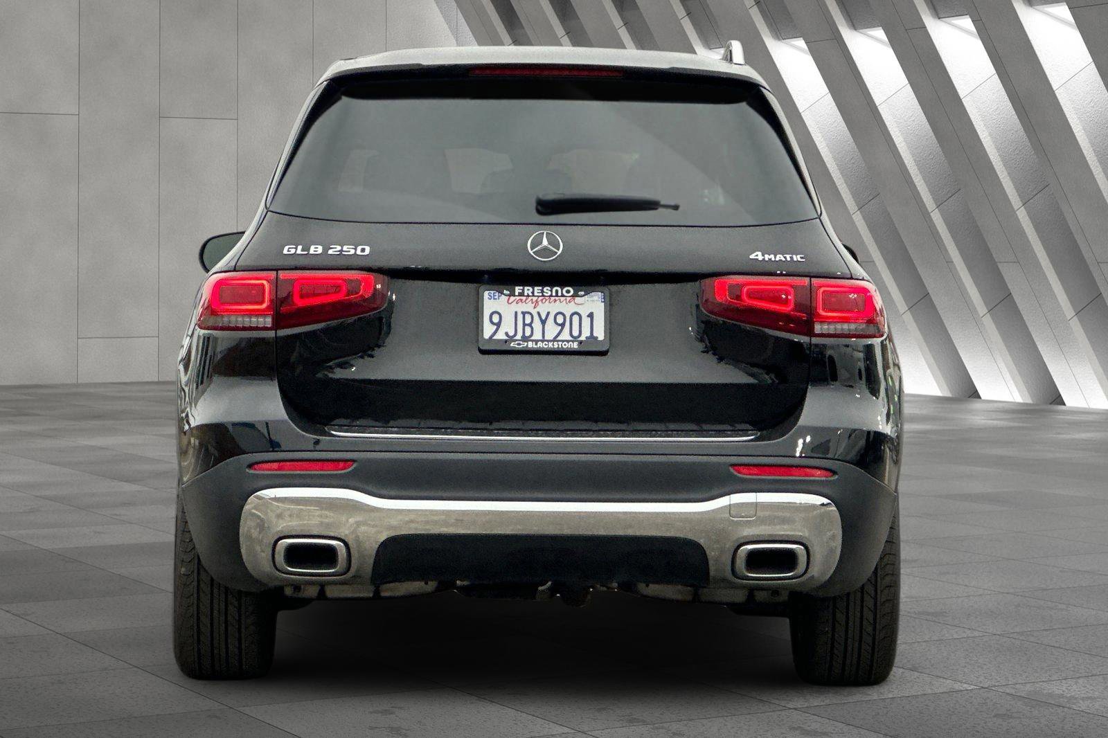 Used 2023 Mercedes-Benz GLB 250 4MATIC image 5