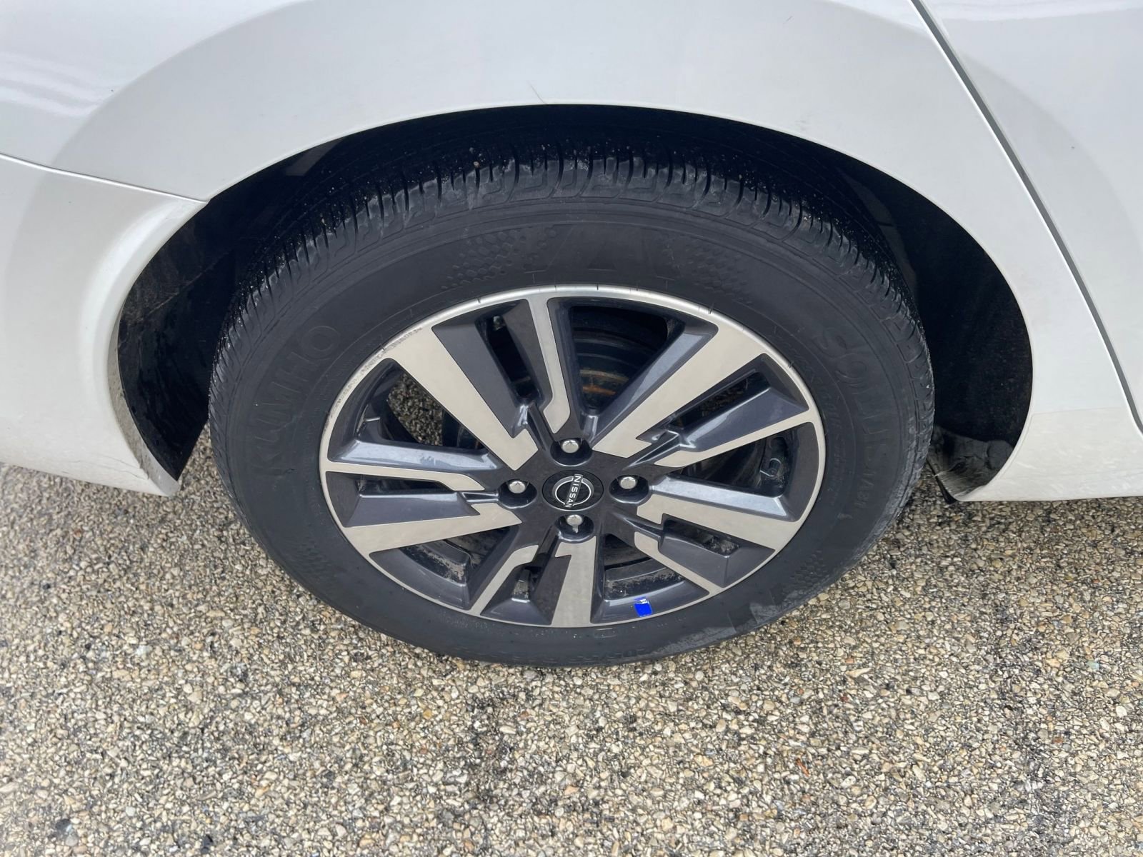 Used 2025 Nissan Versa SV image 29