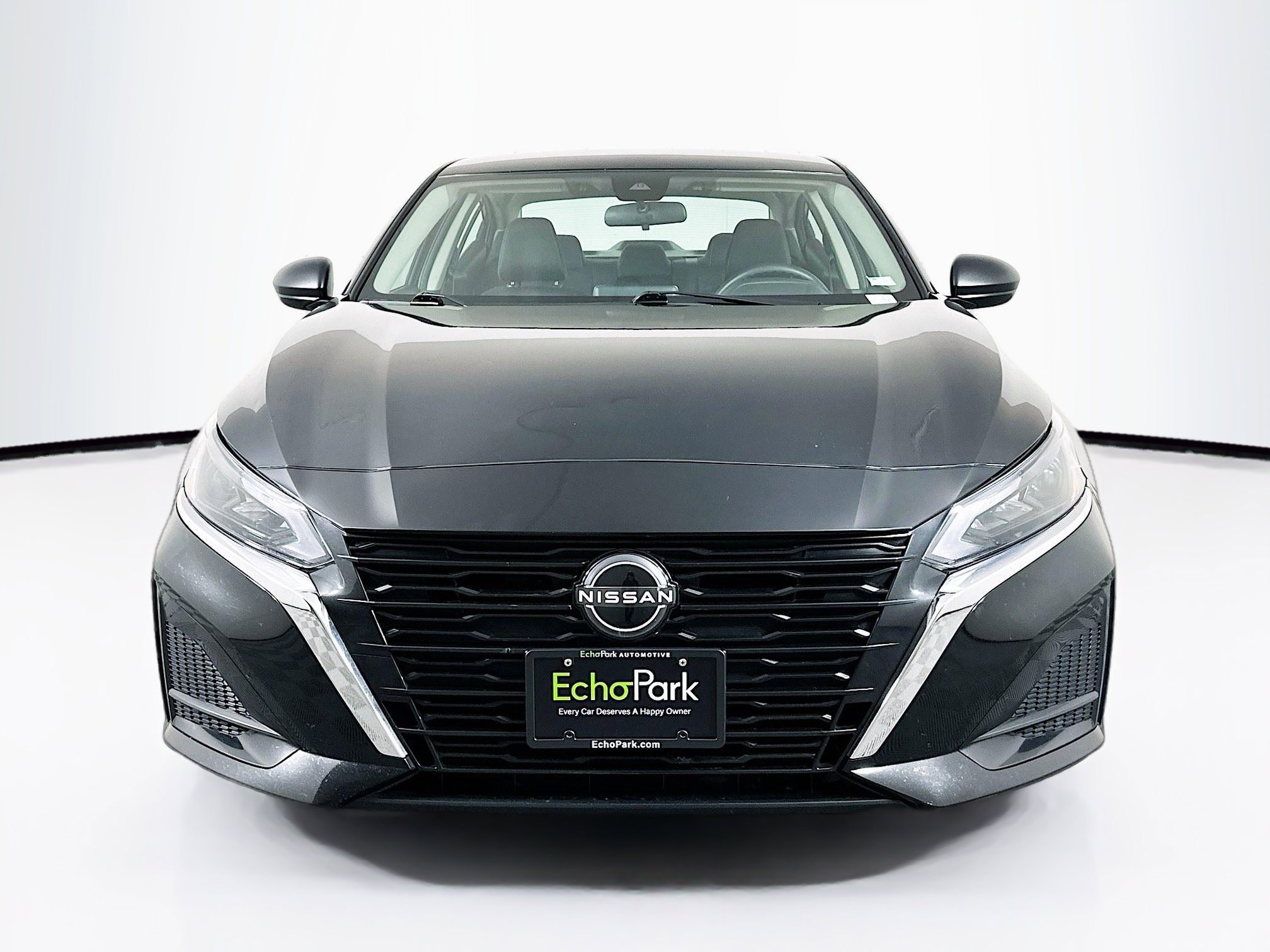 Used 2024 Nissan Altima 2.5 SV image 2