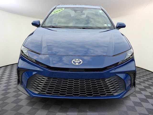 Used 2025 Toyota Camry SE FWD image 2