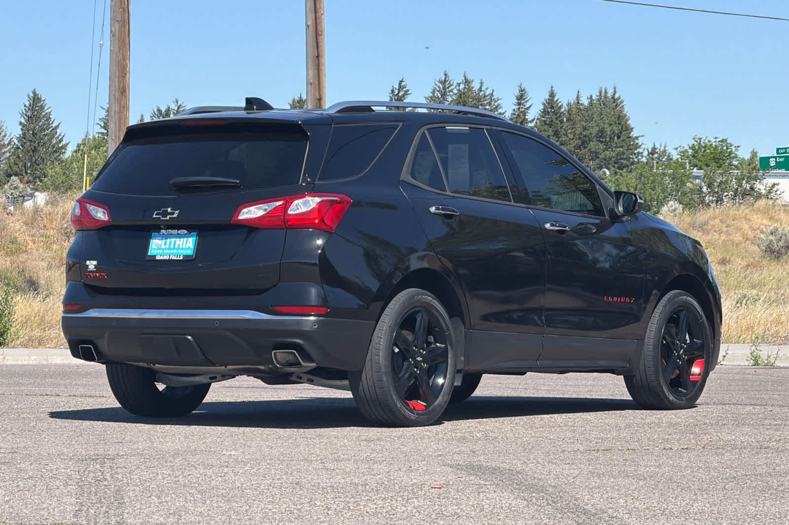 Used 2020 Chevrolet Equinox Premier w/ Premier Redline Edition AWD/4WD image 2