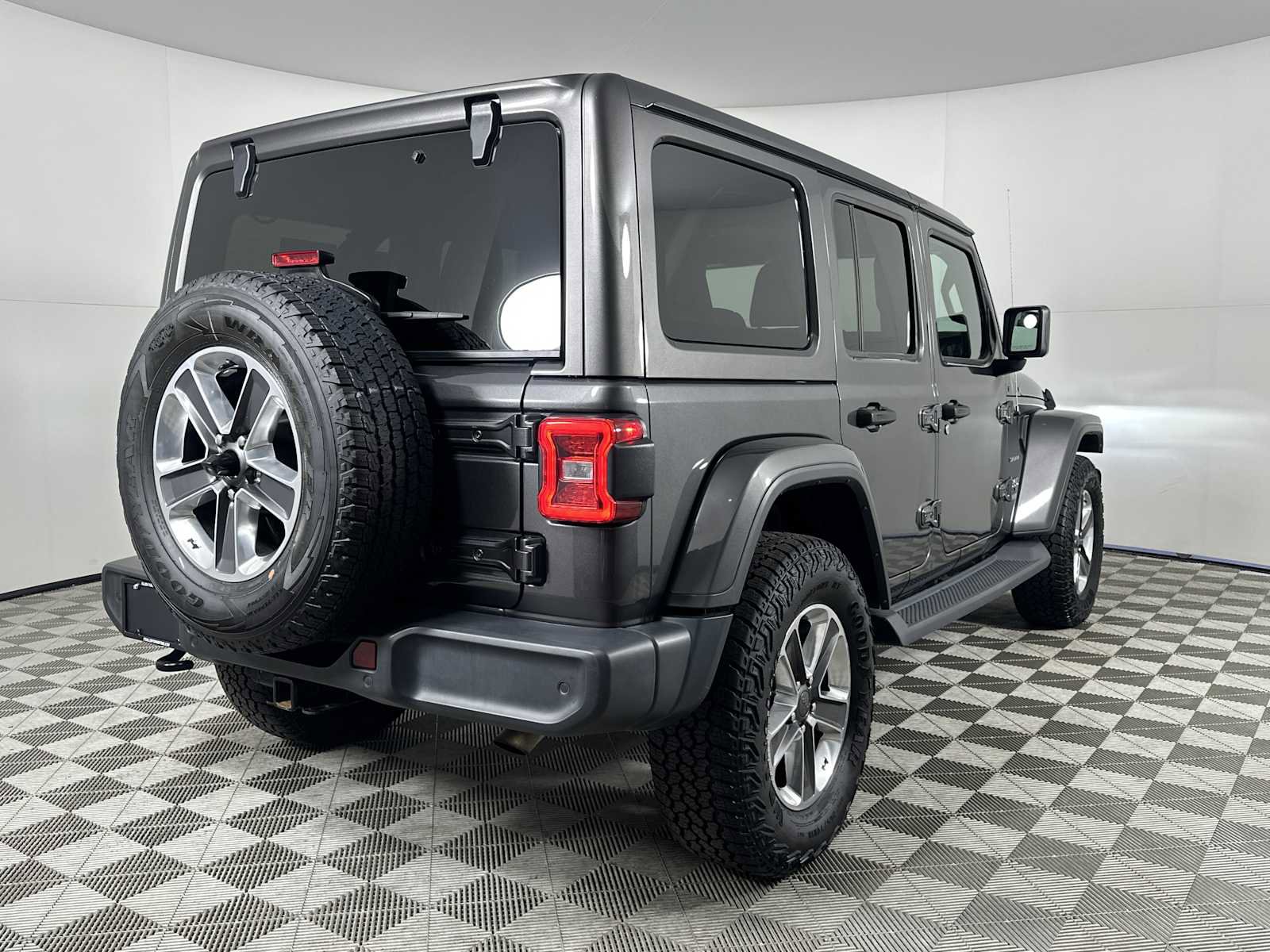 Used 2020 Jeep Wrangler Unlimited Sahara image 16