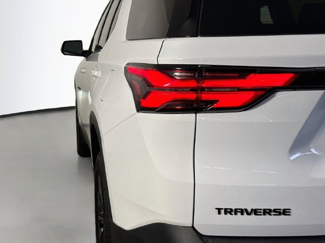 Used 2022 Chevrolet Traverse RS FWD image 35