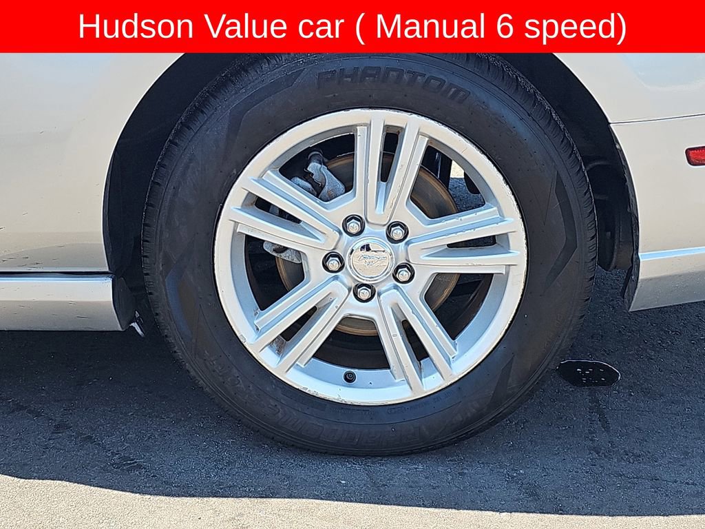 Used 2013 Ford Mustang Coupe RWD image 30