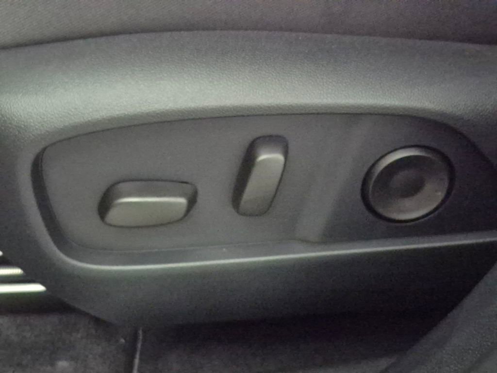 New 2026 Chevrolet Equinox RS w/ Convenience Package III FWD image 17