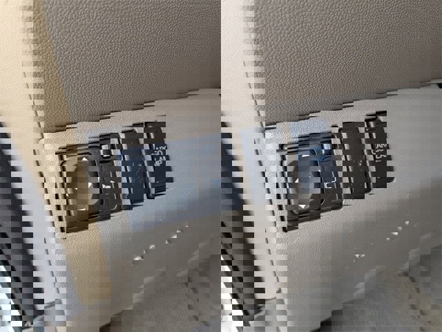 Used 2014 Nissan Frontier SL w/ SL Moonroof Package image 33