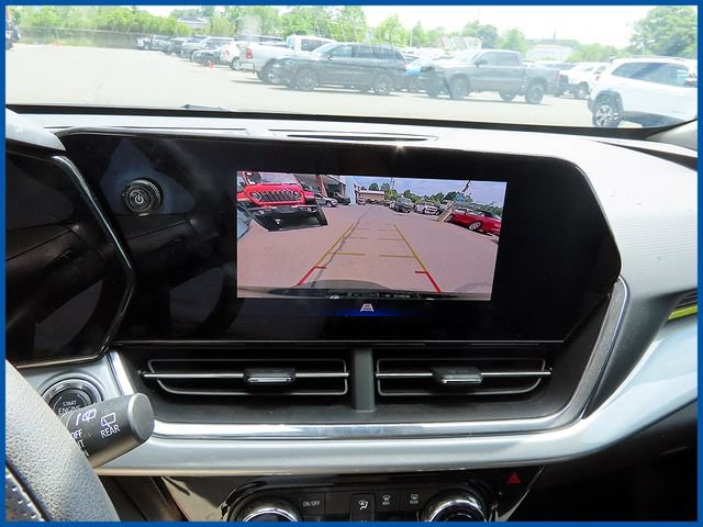 Used 2025 Chevrolet Trax LT FWD image 16