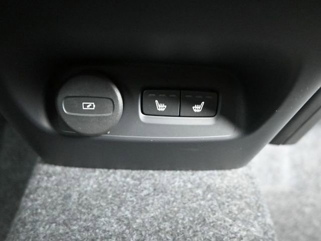 New 2026 Volvo XC40 B5 Plus w/ Protection Package Premier image 33