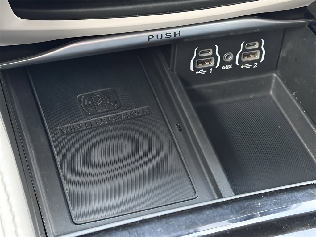 Used 2022 Chrysler Pacifica Limited image 19