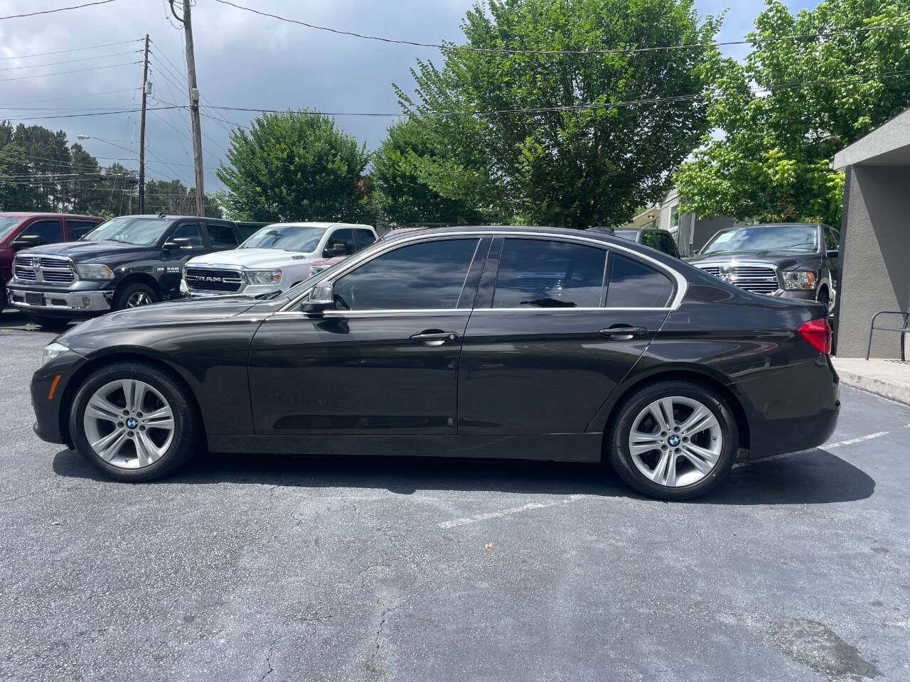 Used 2017 BMW 330i Sedan w/ Driver Assistance Package RWD image 9