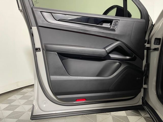 Used 2025 Porsche Cayenne GTS image 34