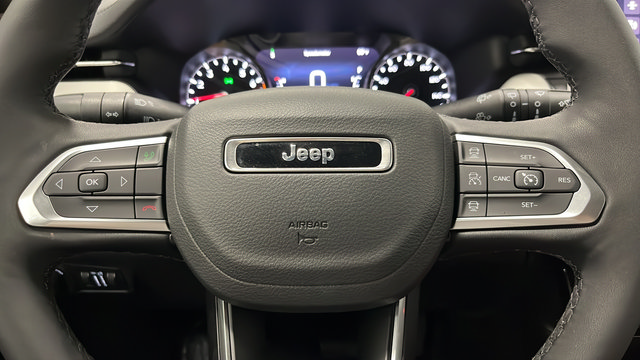 Used 2025 Jeep Compass Limited AWD/4WD image 14
