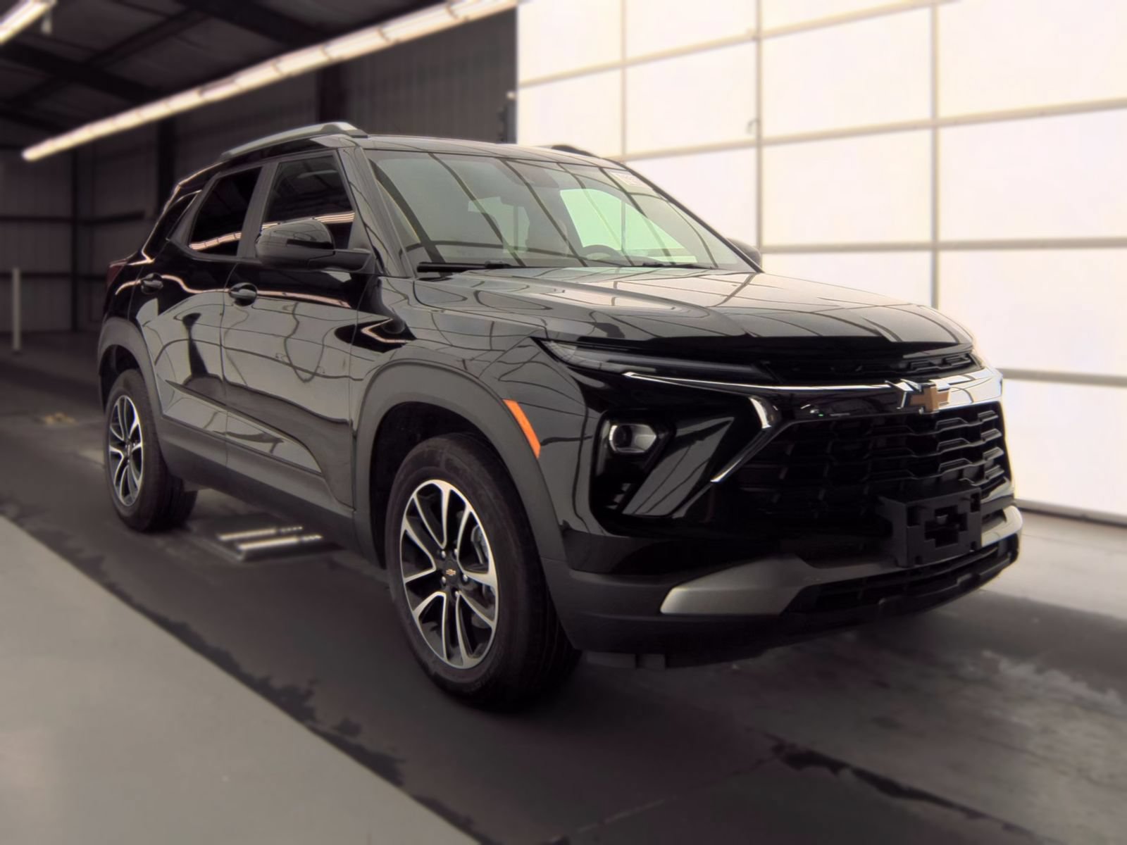Used 2025 Chevrolet TrailBlazer LT AWD/4WD image 2