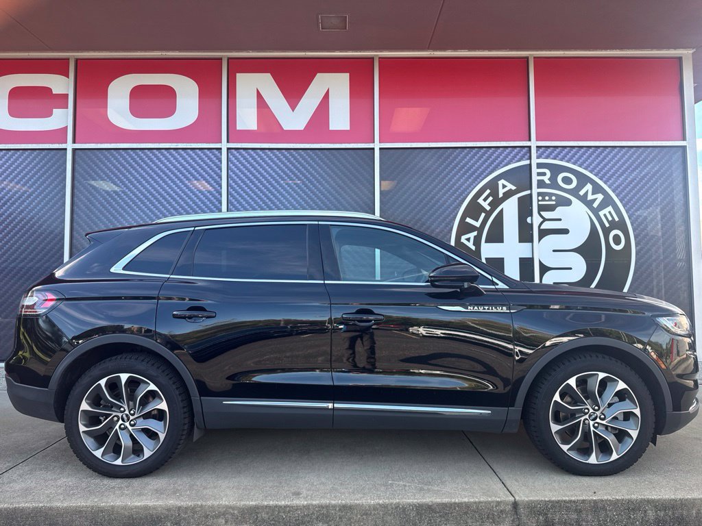 Used 2023 Lincoln Nautilus Reserve AWD/4WD image 4