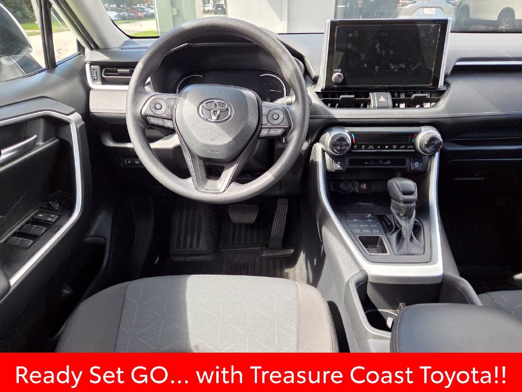 Used 2025 Toyota RAV4 XLE AWD/4WD image 7