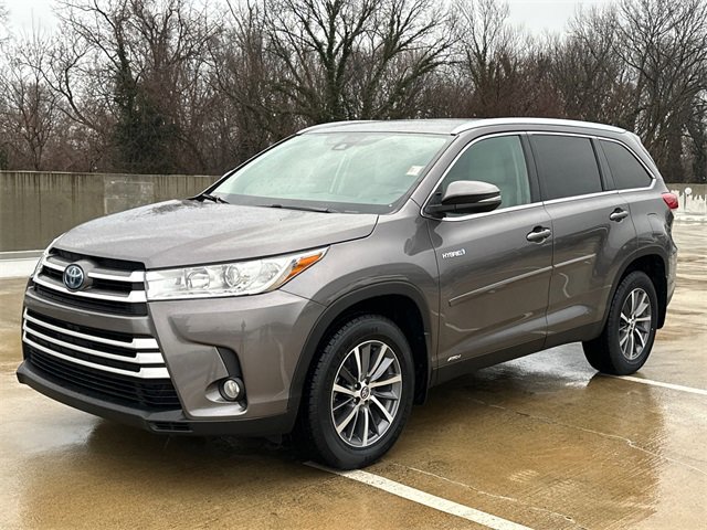 Used 2019 Toyota Highlander XLE image 2