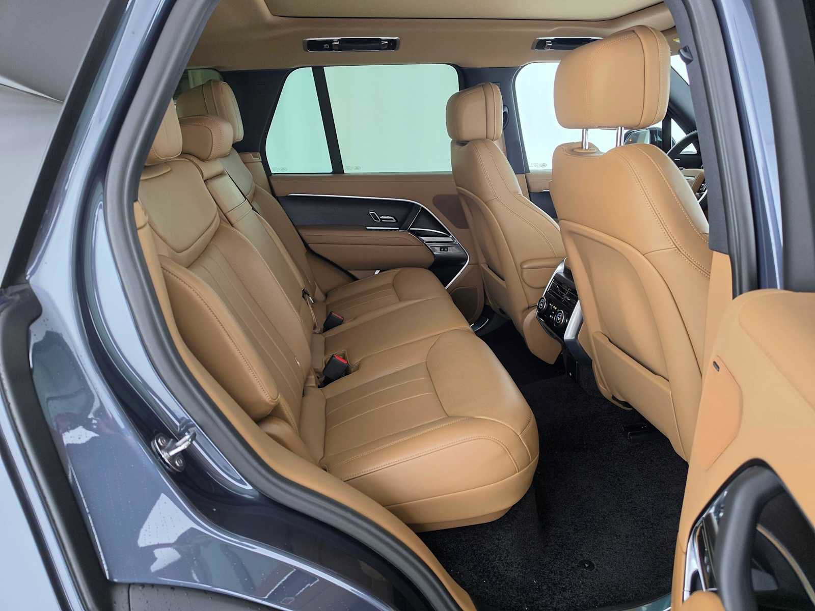 Used 2025 Land Rover Range Rover SE AWD/4WD image 12