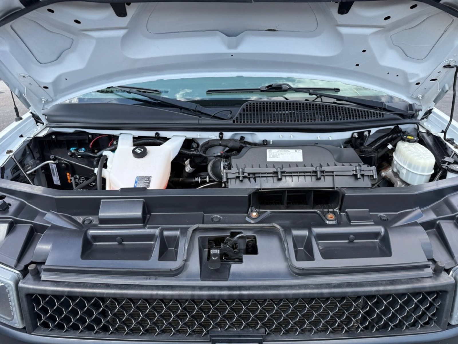 Used 2018 Chevrolet Express 2500 image 35