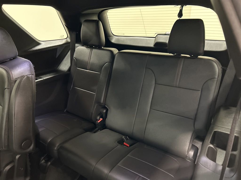 Used 2023 Chevrolet Traverse RS image 34