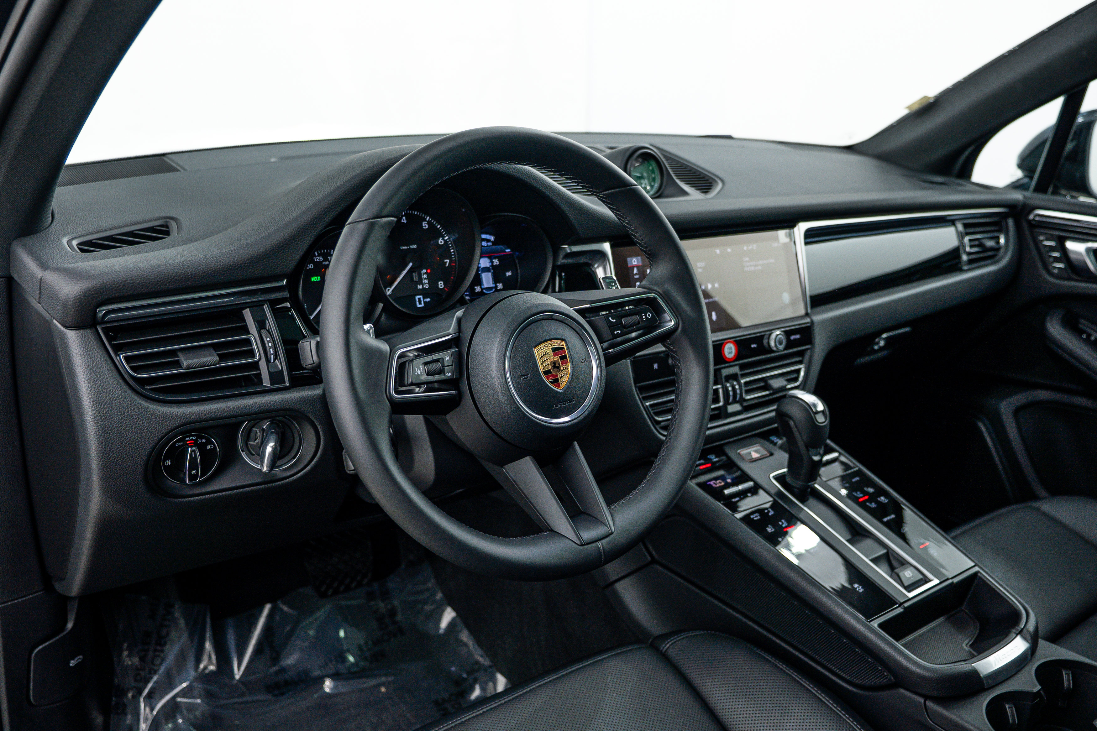 Certified 2026 Porsche Macan AWD/4WD image 12