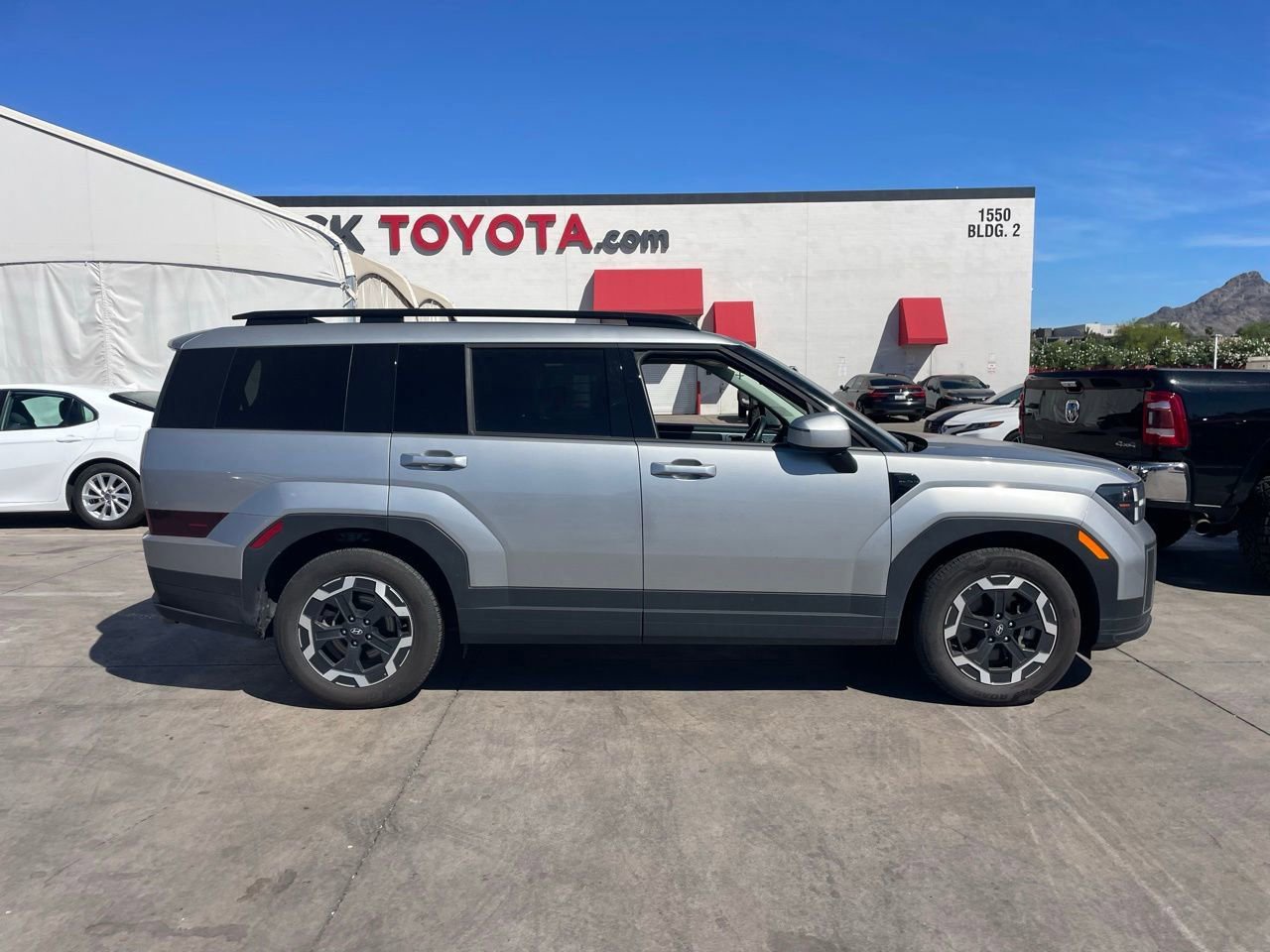 Used 2025 Hyundai Santa Fe SEL image 3