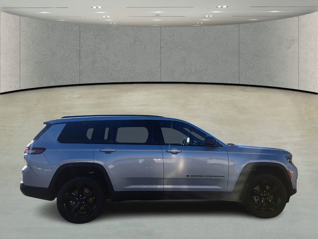 New 2025 Jeep Grand Cherokee L Laredo image 4