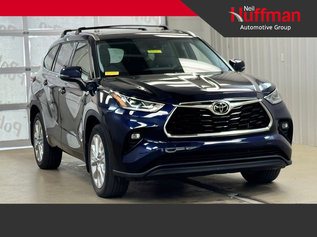 Used 2022 Toyota Highlander Limited AWD/4WD image 1