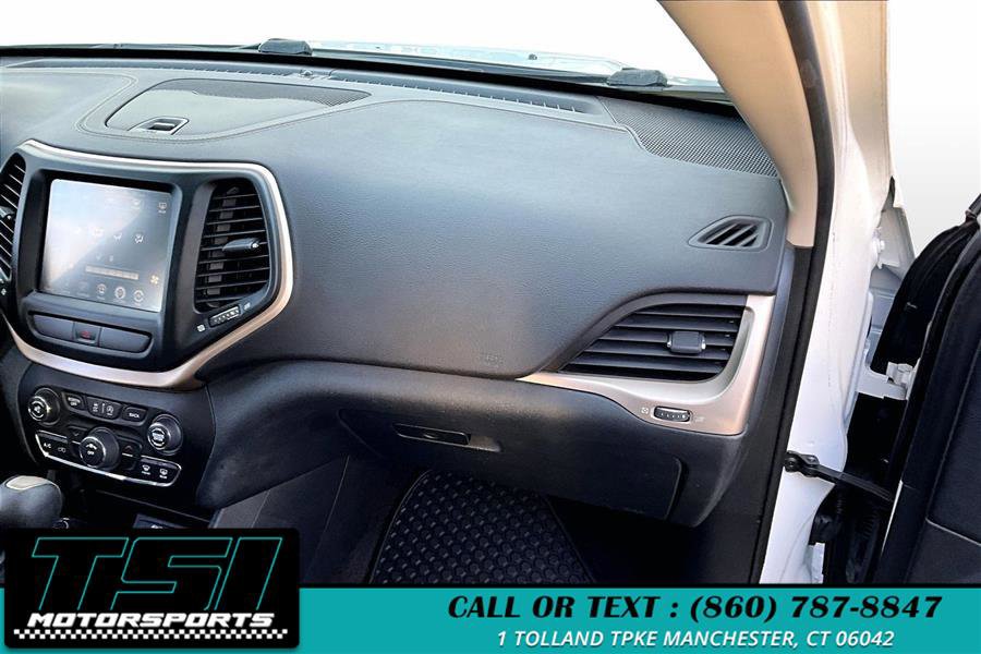 Used 2016 Jeep Cherokee Latitude w/ Cold Weather Group image 17