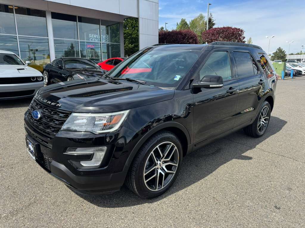 Used 2017 Ford Explorer Sport w/ Equipment Group 401A AWD/4WD image 3