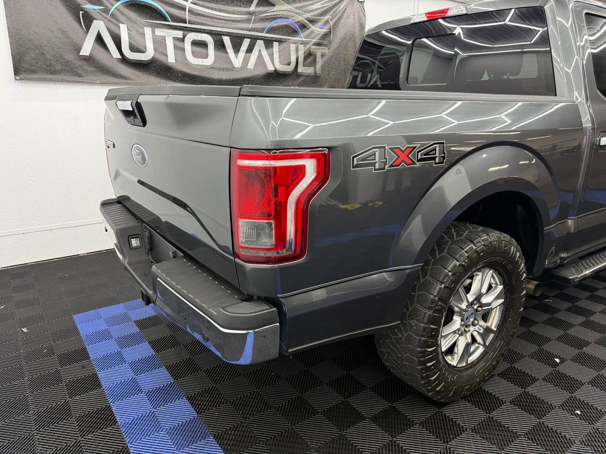 Used 2017 Ford F150 XLT w/ Equipment Group 302A Luxury AWD/4WD image 3