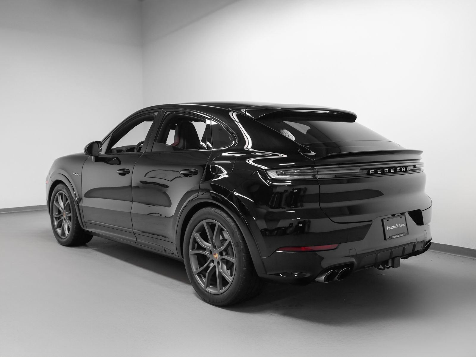 Certified 2024 Porsche Cayenne Turbo AWD/4WD image 3