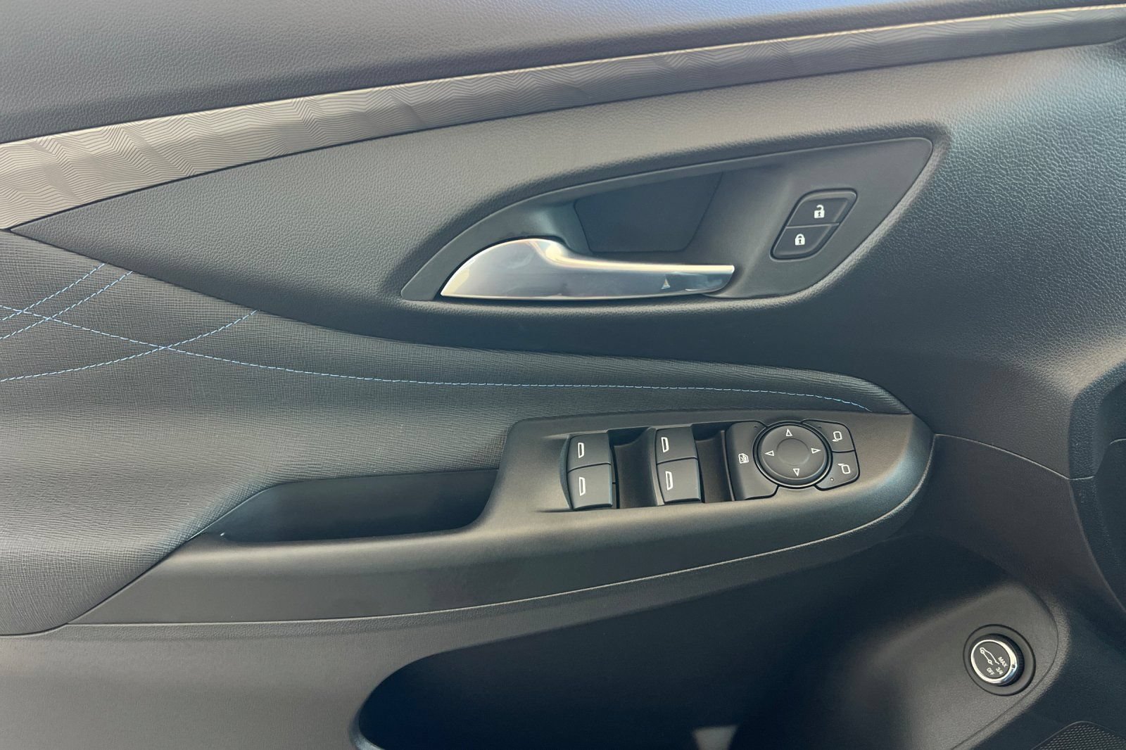 New 2026 Buick Envista Sport Touring w/ Convenience I Package FWD image 8