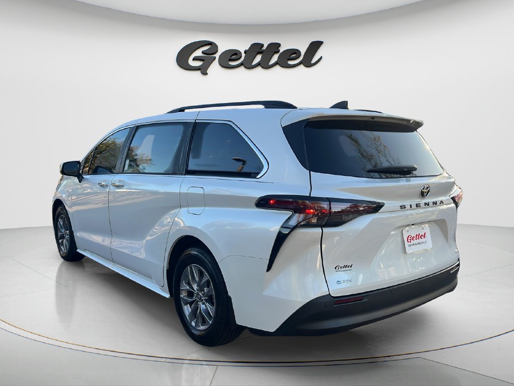 Certified 2026 Toyota Sienna XLE FWD image 7