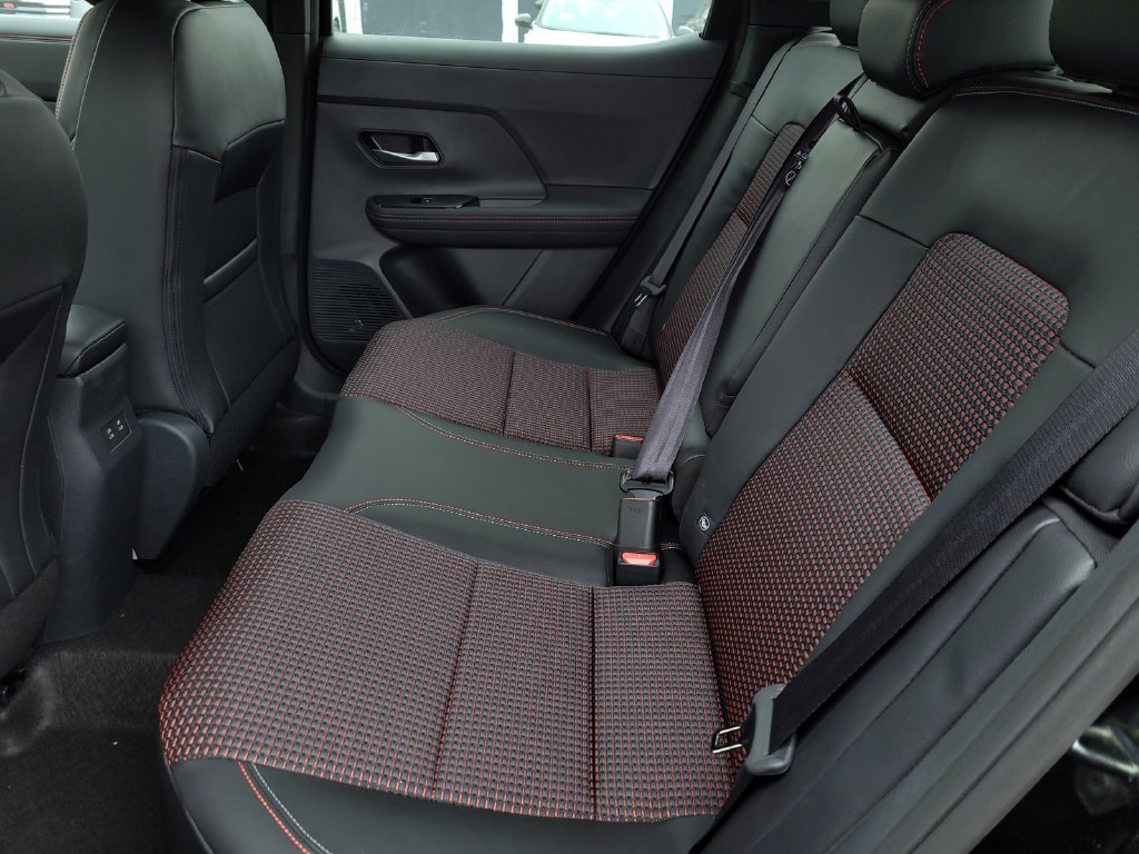 New 2025 Nissan Kicks SR w/ SR Premium Package FWD image 5
