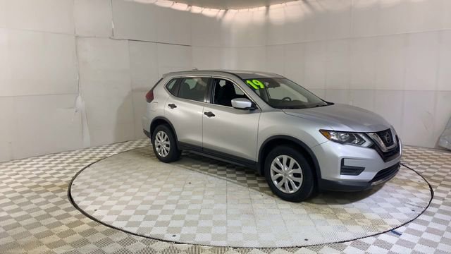 Used 2019 Nissan Rogue S AWD/4WD image 2