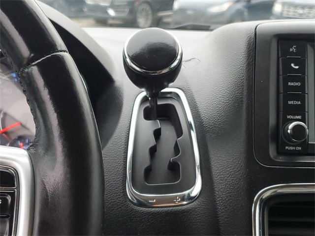 Used 2011 Chrysler Town & Country Touring image 17