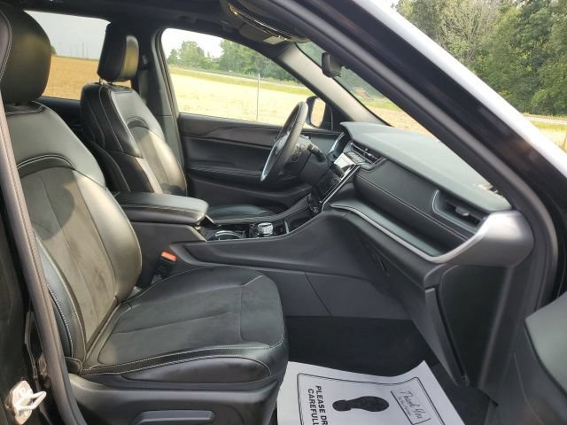Used 2023 Jeep Grand Cherokee Altitude AWD/4WD image 24