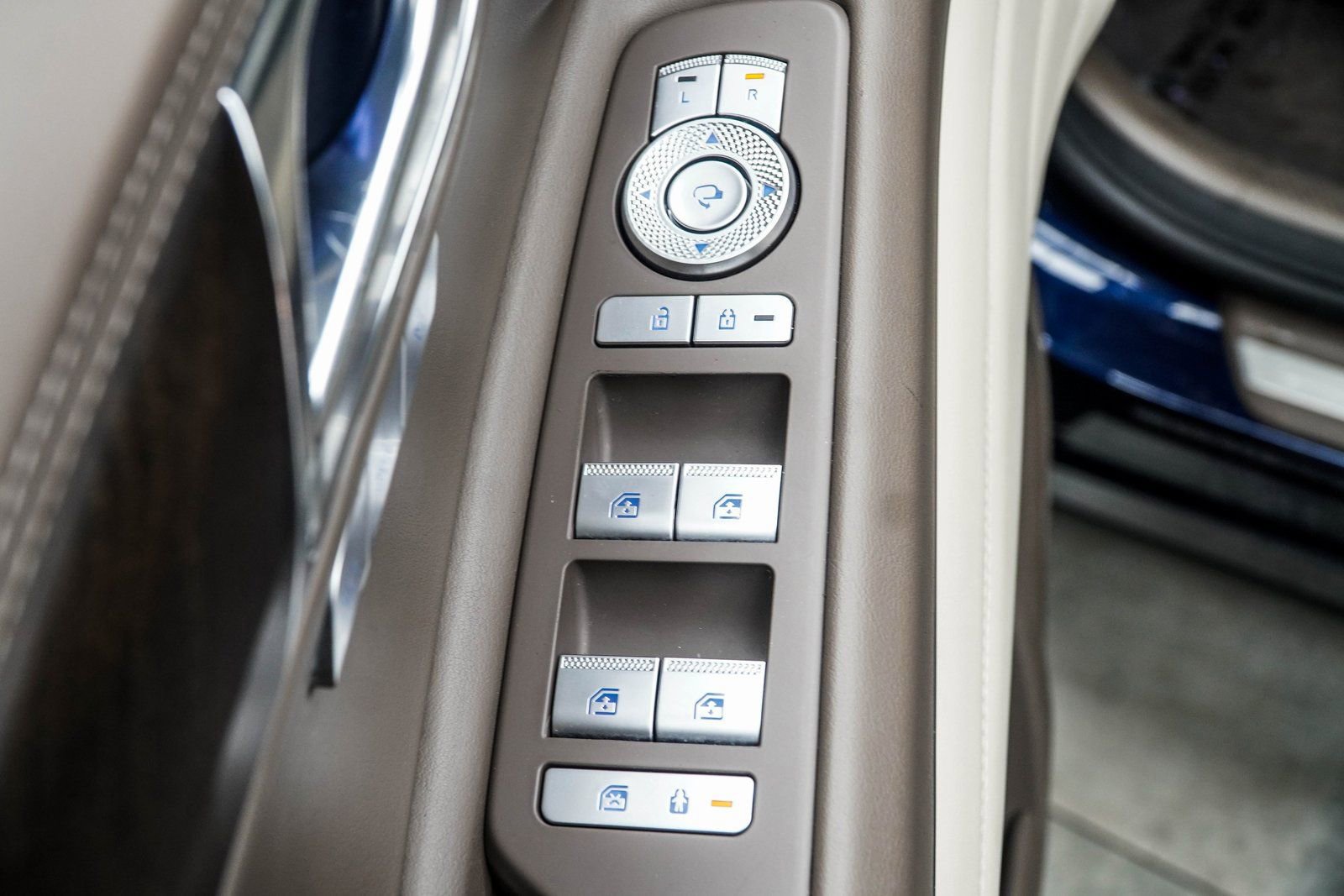 Used 2023 Genesis GV80 2.5T w/ Advanced Package image 37